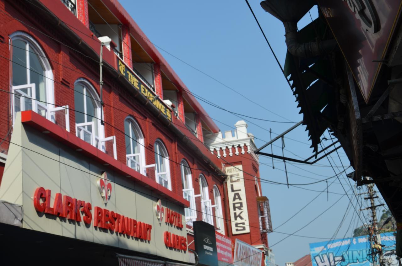 Clarks Hotel Mussoorie Buitenkant foto