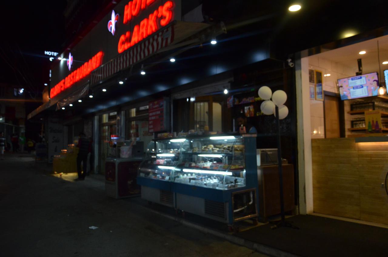 Clarks Hotel Mussoorie Buitenkant foto